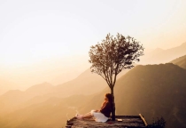 Làm bạn với cô đơn