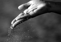 Nghệ thuật buông bỏ – Khi ít hơn lại là nhiều hơn